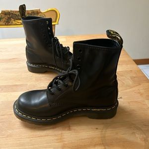 Doc Martens - LIKE NEW!